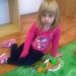 Pejsek a kočička dělají dort